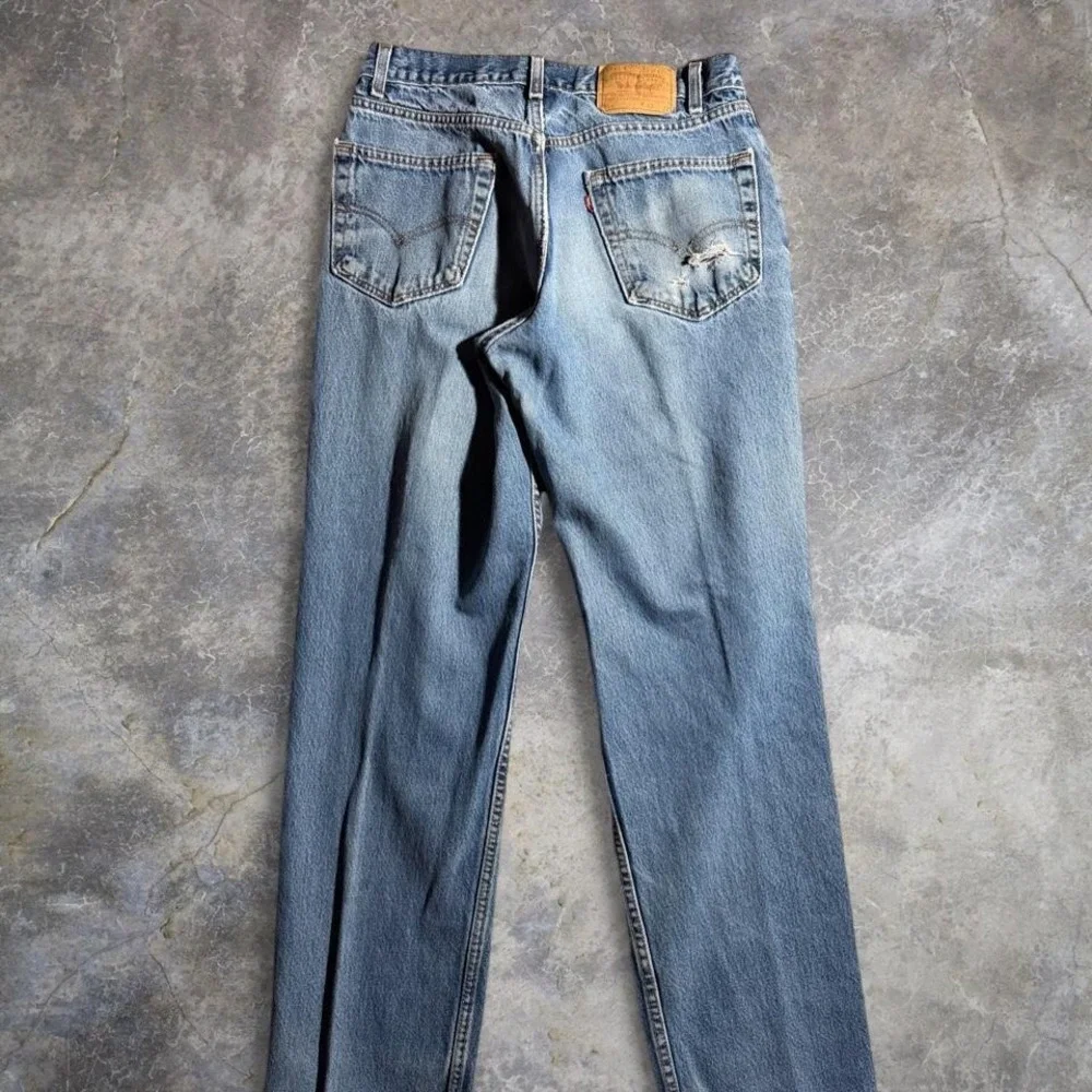 Vintage Made in USA Levi's 550 Relaxed Fit Jeans Distressed Light Wash 33x32